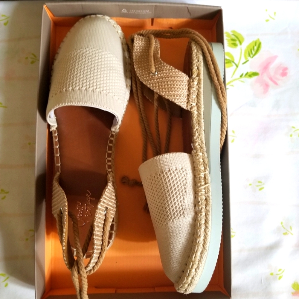 Shoes - Picture 6 of 7